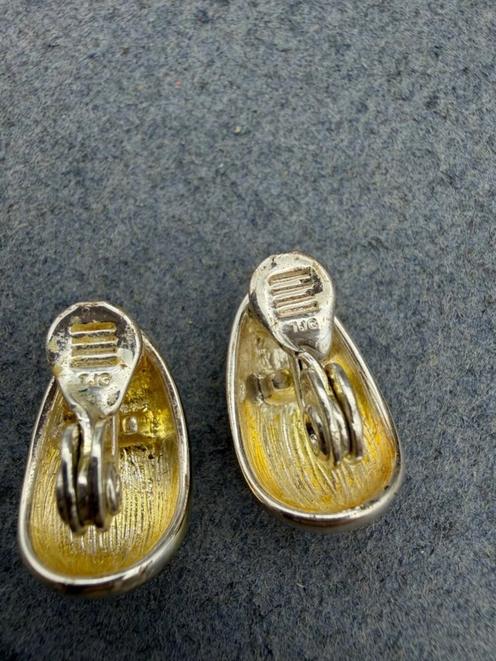 TJG Vintage Clip On Earrings 3/4 In Gold Oval Dome Design Elegant Retro Glam - Picture 5 of 8